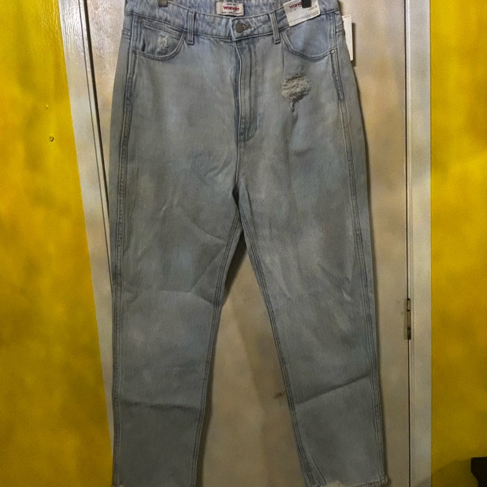 NWT Wrangler Mom Fit Light Blue Distressed Jeans Women 14